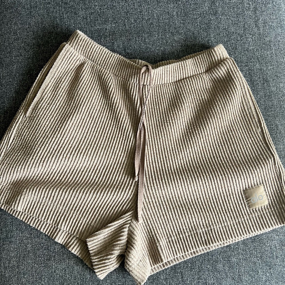 ALO Yoga Muse Short - XS
